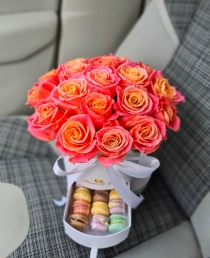 Rožių dėžutė su macaroons sausainiukais "Aviva"