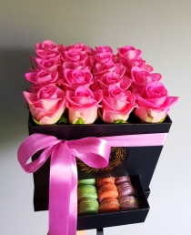 Rožių dėžutė su macaroons sausainiukais "Eva"