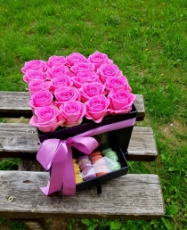 Rožių dėžutė su macaroons sausainiukais "Tibi"